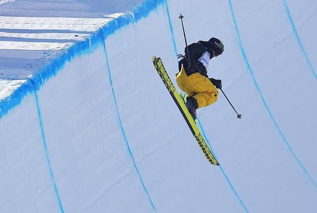 滑雪——自由式滑雪u型槽世界杯:男子自由式滑雪资格