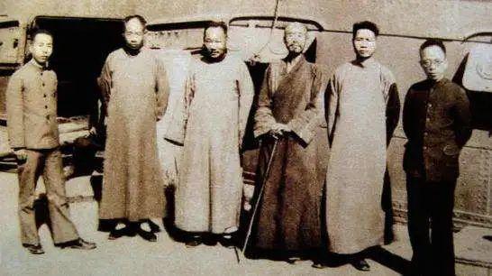 李叔同:年少蜚声海内外,38岁鼎盛时期剃度出家,临终绝笔仅留四个字,却