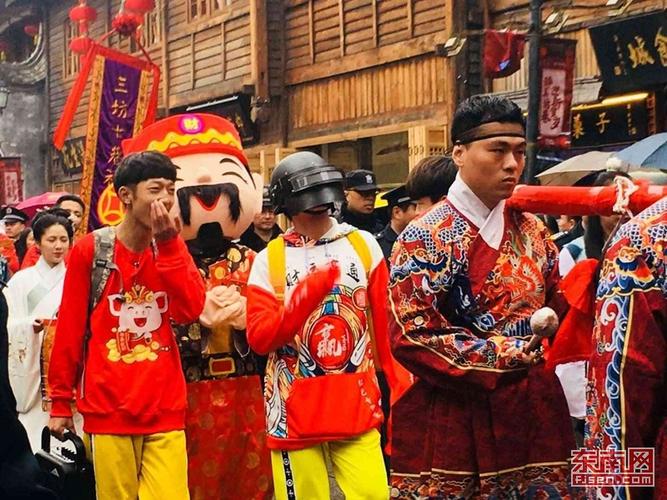 春暖财禄遍坊巷 福州三坊七巷初五迎财神(2)