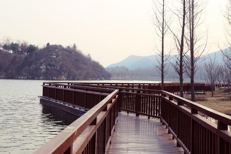 雁栖湖北路湖岸观景栈道