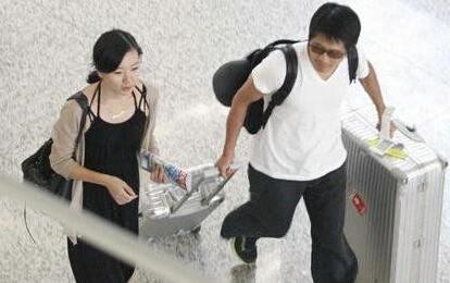 韩寒晒爱女萌照 揭韩寒老婆金丽华资料背景