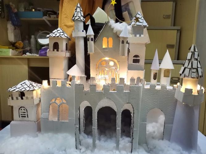 城堡98作品(纸箱)_城堡_手工制作_颜料_手工_兴趣爱好_手工