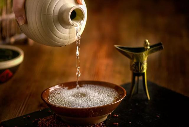 新年家宴饮酒欢,买白酒掌握这几点,简单实用,轻松买到