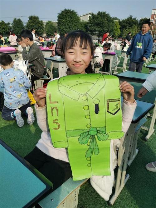 冬日暖阳下的"艺"笔生花——中隆小学美术月绘画活动