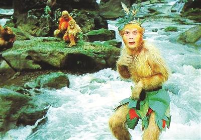 刚出世不久的猴王在花果山