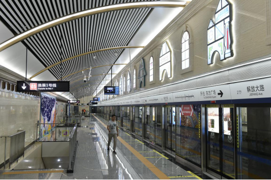 长春地铁1号线,2号线无缝衔接 |站台|走廊_网易新闻