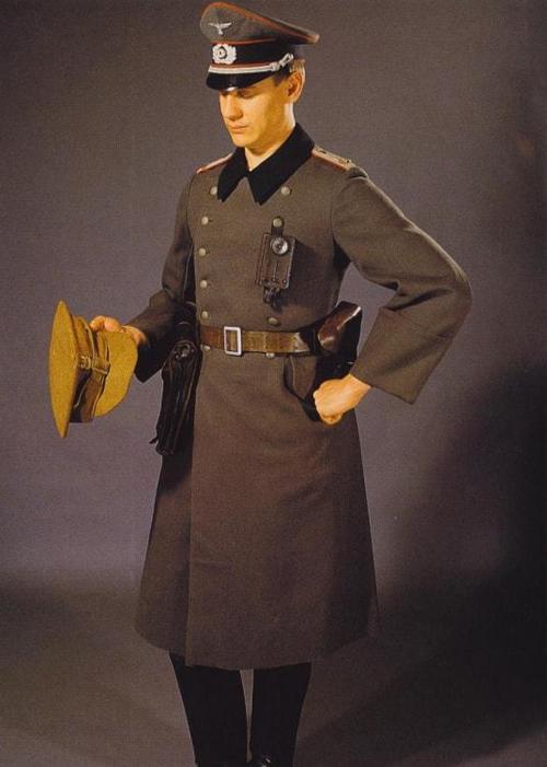 三,党卫军制服:天才设计师的黑色杰作