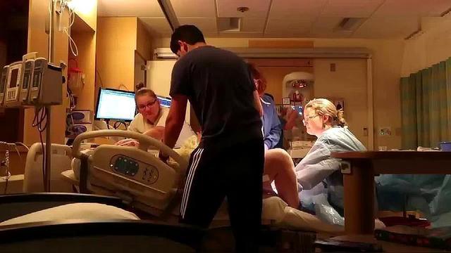 孕妇分娩视频 国外女性生孩子视频全部过程