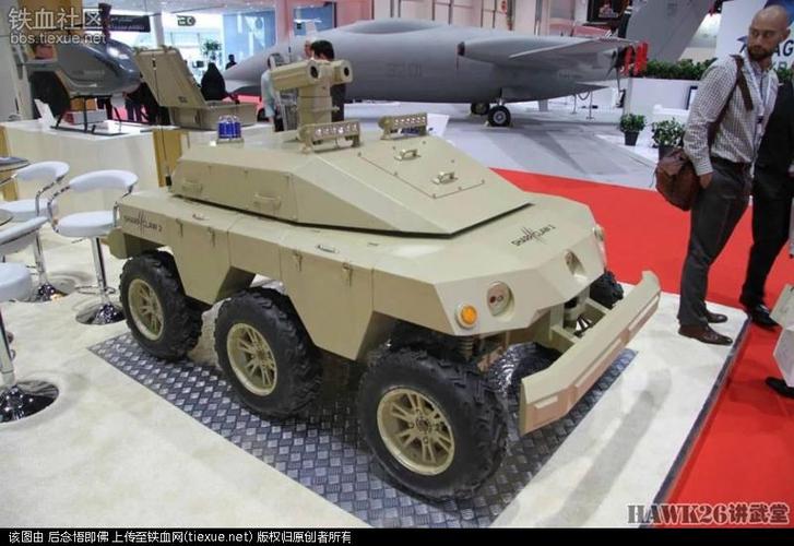 中国"利爪2"无人战斗车亮相2016中东无人机展