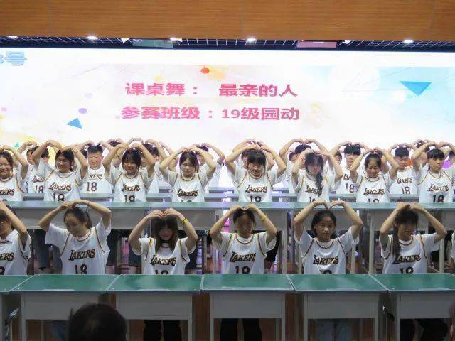 宿州环保工程学校举行课桌舞比赛