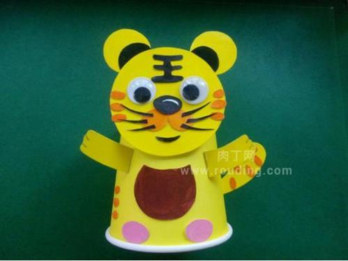 手工制作一次性纸杯 12生肖小老虎的做法