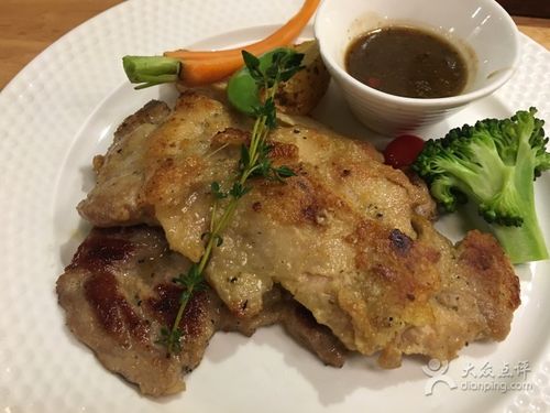 香煎鸡扒拼豚肉扒
