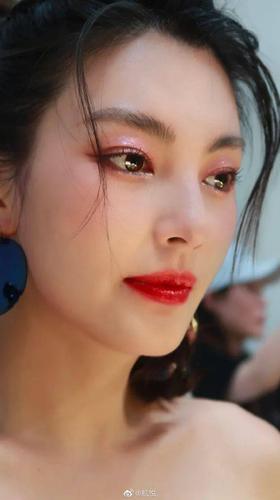 相比台前乘风破浪的姐姐,化妆师未免也太浑水摸鱼了吧