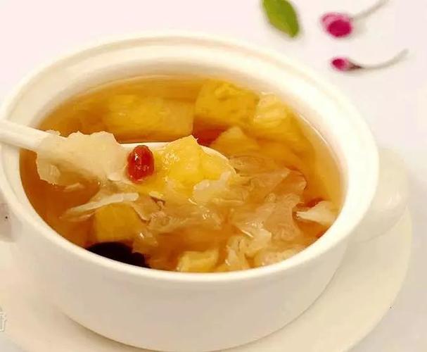 枸杞银耳菠萝汤