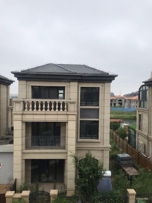 胶州宝龙少海历史文化街区小区(别墅)4室2厅3卫175㎡南北327万