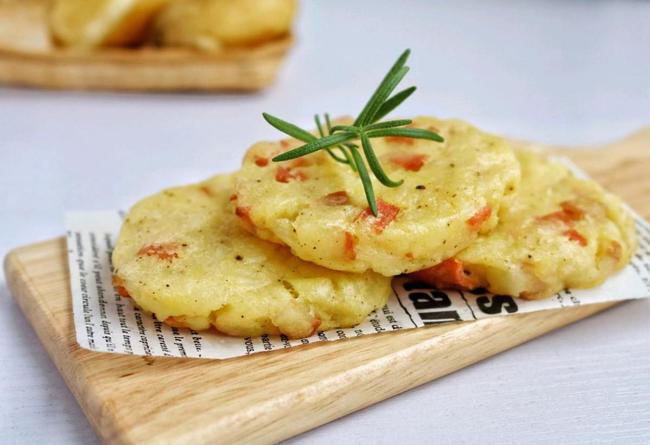 培根芝士土豆饼,又甜又香又糯,只是想想就觉得口水泛滥