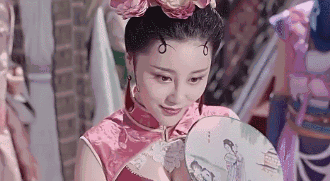 请自动脑补一个托腮花痴的小编▼ 为了还原梵音圣姬这个人物,戴菲也