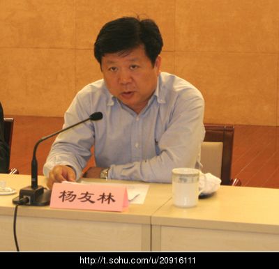 苏州工艺美专绘画科,历任工艺美术研究所,工艺美术学校,文化局创作室