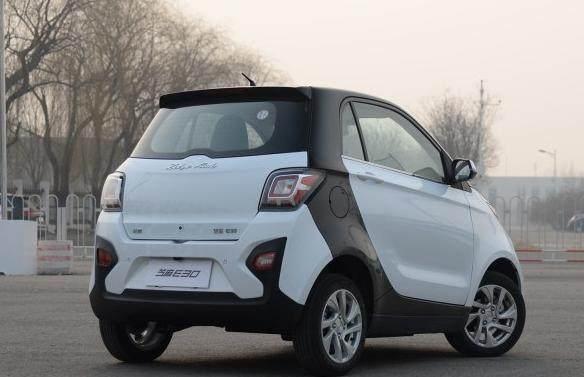 国产众泰小迷你汽车来袭, 时速最高可达到100km小时