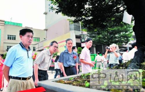 60周年艺术作品联展开幕,市政协主席郑金钻,老领导欧初,吕伯涛,谢明仁
