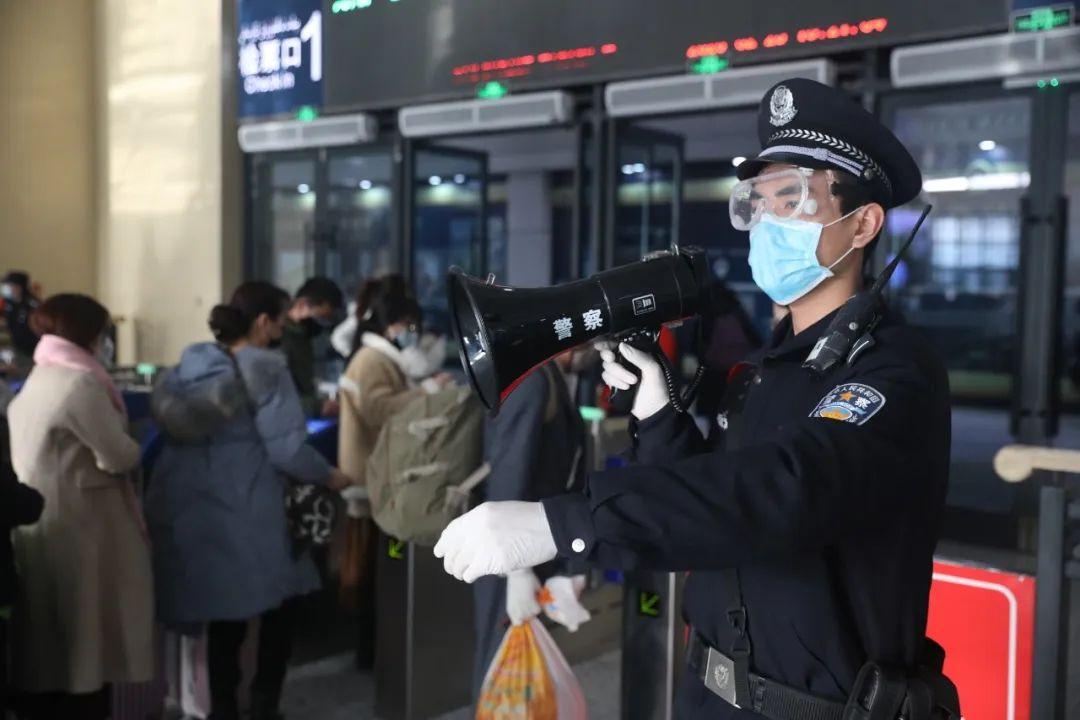 【疫情当前 警察不退】民警战"疫"52天‖新疆铁警的影像日志