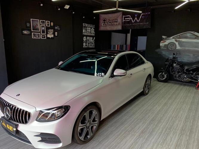 奔驰e300# hin好看的颜色09曙光白_车匠汽车创意贴膜中心自由行热门