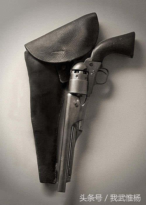 各种奇葩的左轮手枪越往后越成为装饰品