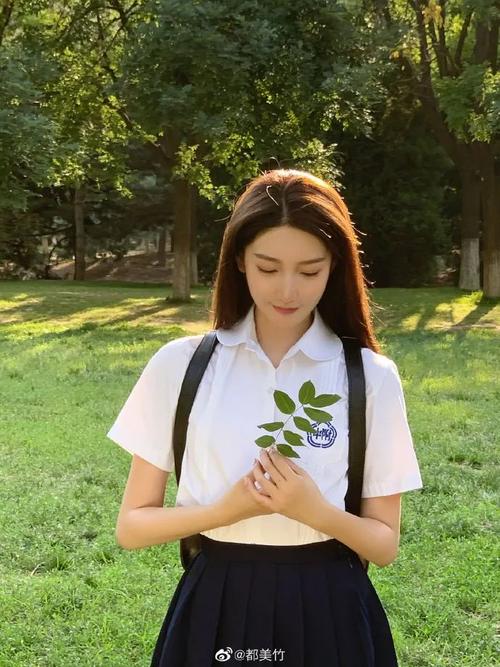 都美竹旧照曝光颜值翻车性感美女不精修图片很丑