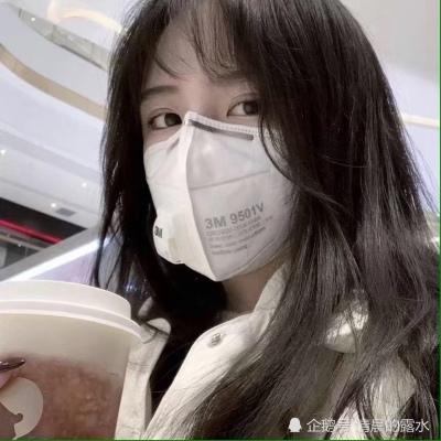 戴帽子低调头像女生