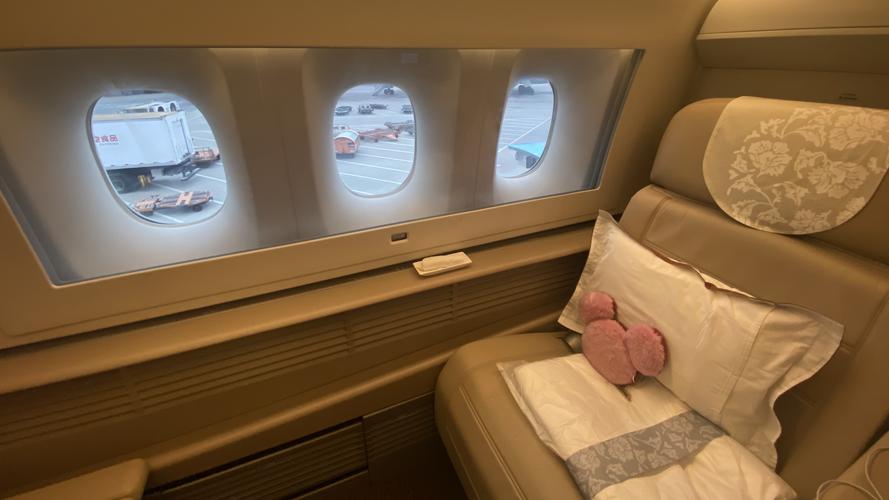 带妈妈飞头等东航777豪华头等舱初体验遇到进博号