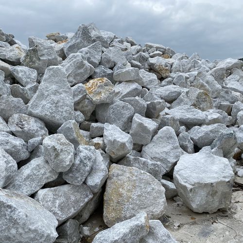 厂家销售矿石矿山大理石碳酸钙 大粗中粗细精 广西贺州大理石矿石