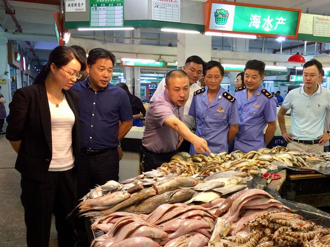 区委书记庄继艳带队开展节前食品安全检查