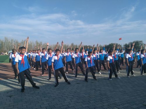 伊宁县四中七(13)班军训风采