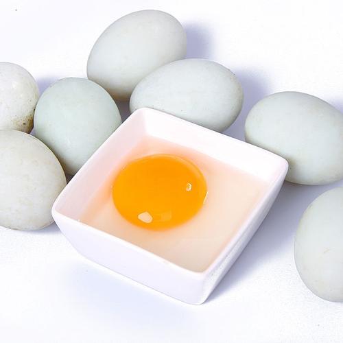 鸭蛋又名鸭子,鸭卵,太平,鸭春等,为鸭科动物家鸭的卵,受精卵可孵化成