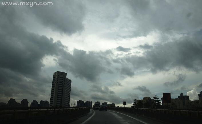 梦见乌云密布是什么意思预兆 - 原版周公解梦大全