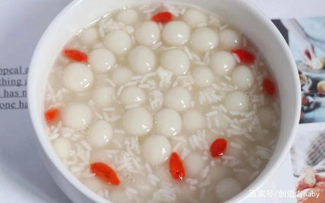 酒酿汤圆怎么做才好吃?加上适量的枸杞,暖心又暖胃