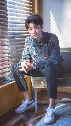 手机壁纸丨王俊凯最帅的照片壁纸