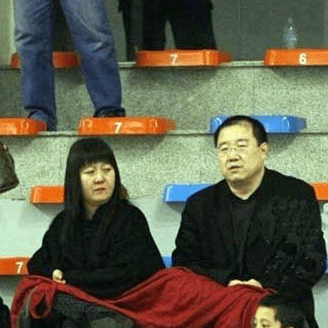 1993年,英达执导的情景喜剧《我爱我家》开始拍摄,这是英达导演的