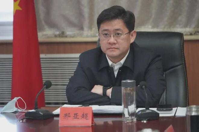 故城县政府县长邢亚超主持召开疫情防控调度会