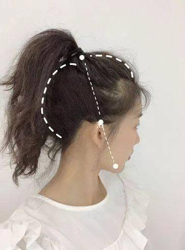 简单4步扎出气质高马尾倍精神八字刘海高马尾怎么扎 八字刘海高马尾扎