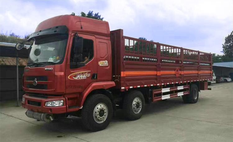 东风柳汽乘龙9.5米气瓶运输车