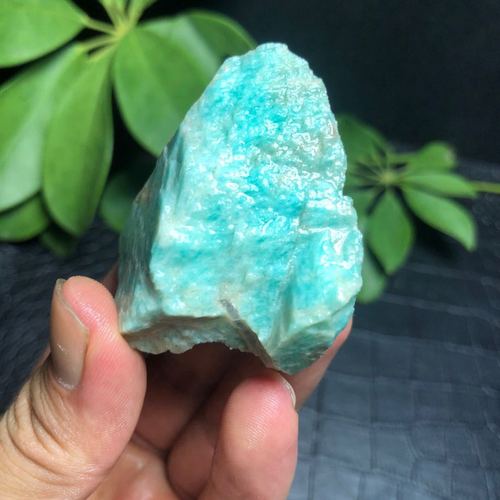 品名:天河石 材质:天然天河石原石 产地:莫桑比克 形状:不规则 表皮