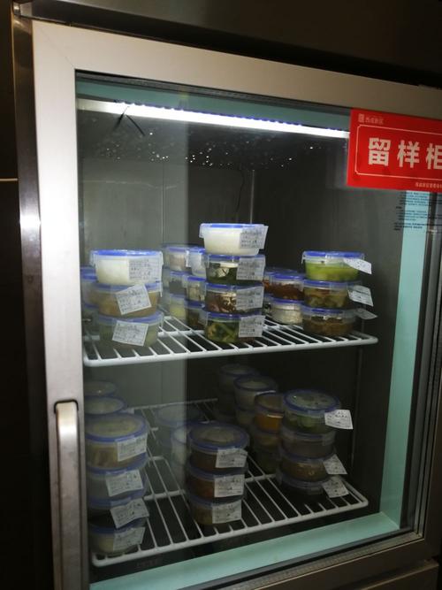 食品安全从严把关 关爱生命责任如山————宝地餐饮餐厅