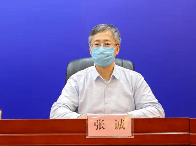 关于救治危重型和重型患者最新进展,省卫生健康委医政医管处处长张诚