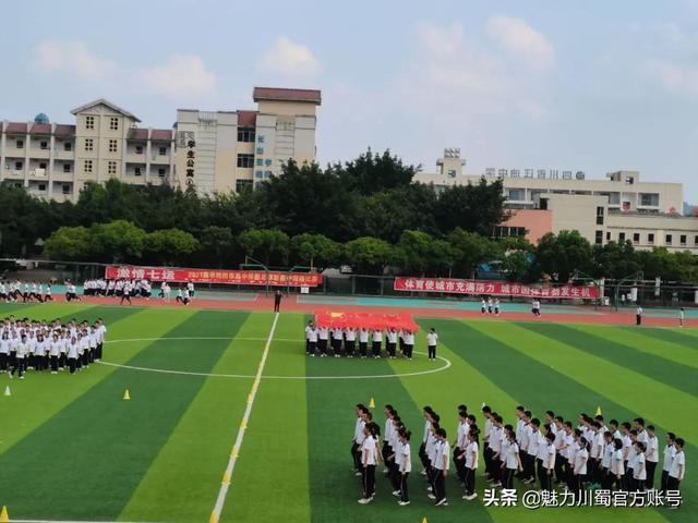 四川省江油中学舞出风采动出韵律