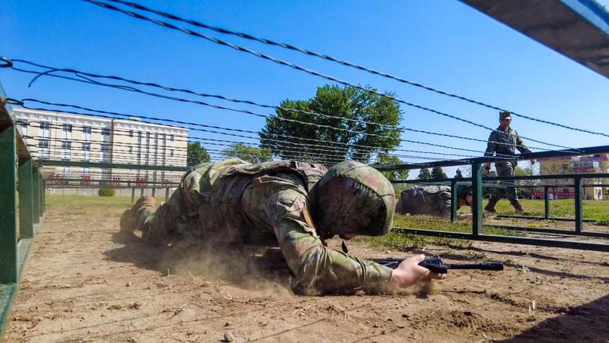 难忘这是一场他们与自己的较量学子们一分一秒都刻不容缓"卧姿装子弹!