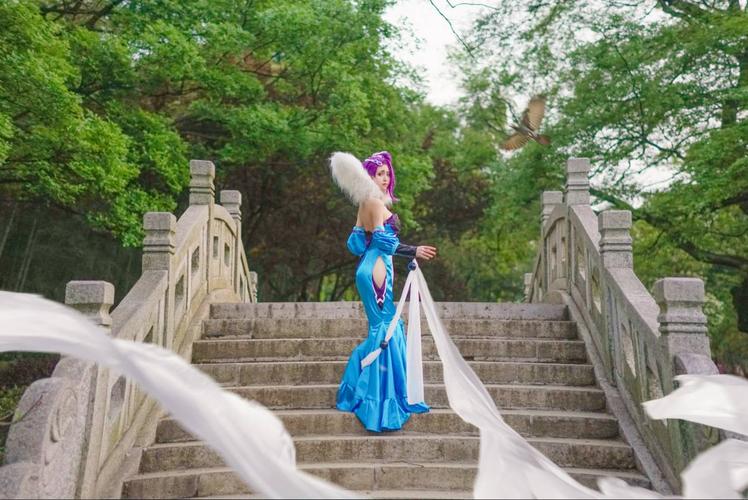 游戏cos丨王者荣耀洛神降临甄姬 除了美你还有什么?