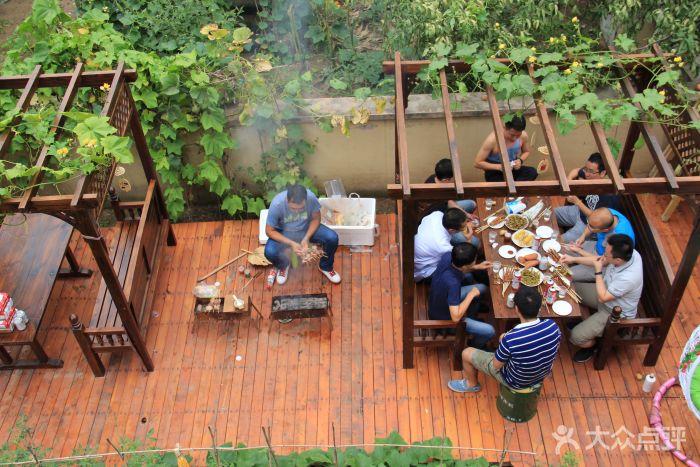 慢d生活别墅民宿轰趴200平庭院-烧烤图片 - 第2张