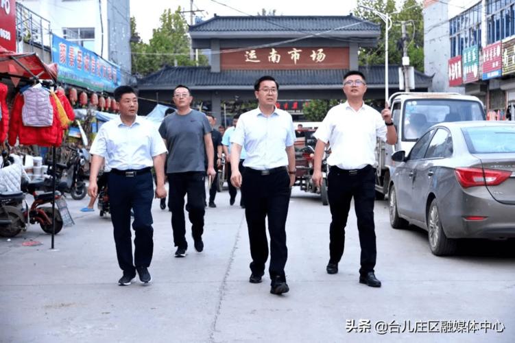 台儿庄:刘涛带队到涧头集镇召开镇域环境现场办公会
