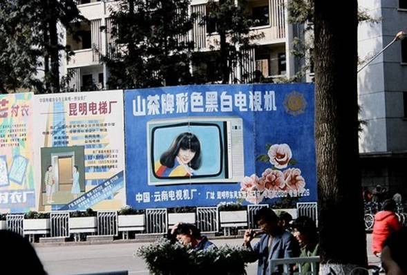 7780年代昆明翠湖湖水干枯▽7880年代的翠湖儿童乐园▽7980年代的盘龙